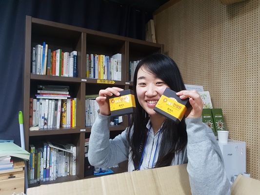 50 정성껏 준비한 선물.jpg